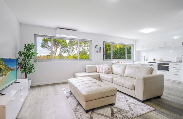 Collaroy 3Br Beach Home with Large Pool