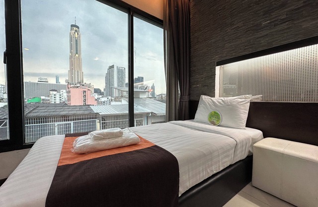 Collection O The Bangkok Airport Link Suite