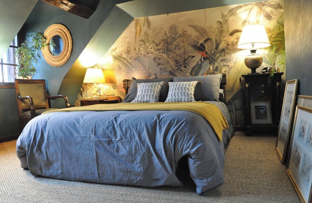 Collector's cottage. A cocoon in the heart of nature, objects and history