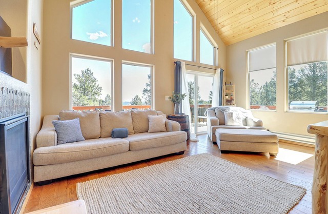 Colorado Cabin Getaway Near Pikes Peak!