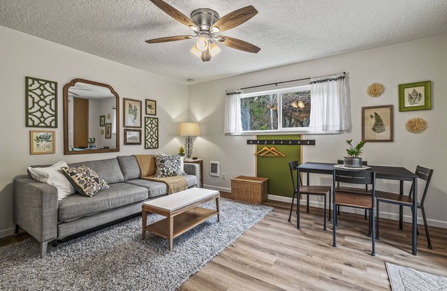 Colorful and Fun Getaway for Four - Unique Northwest Vacation Rentals