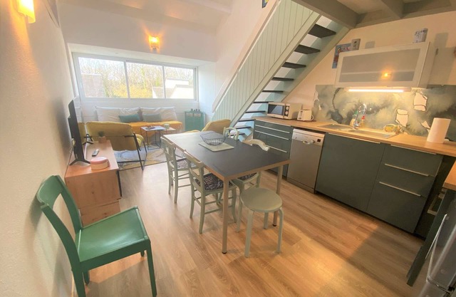 Combrit, nice duplex with heated pool, tennis court and beach on foot