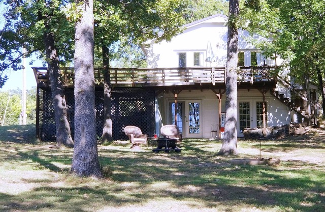 Come stay with Us! Lake front!