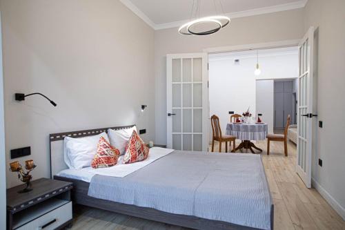 Comfort City 3-Room Apartments