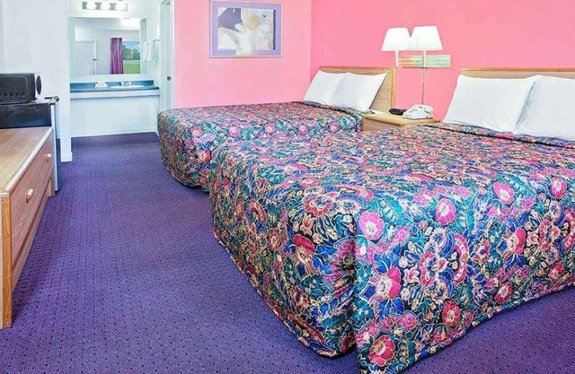 Comfort Meets Affordability in Knights Inn Muskogee! 3 Great Units, Free Parking