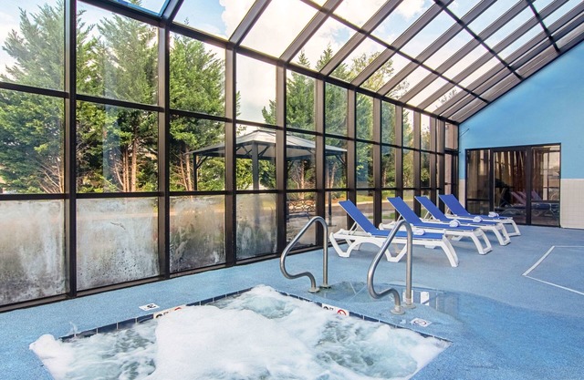 Comfort Suites Knoxville Airport