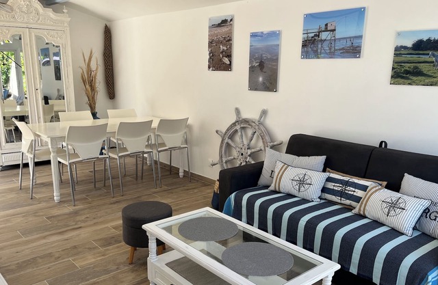 Comfortable and modern house 700m from the beach