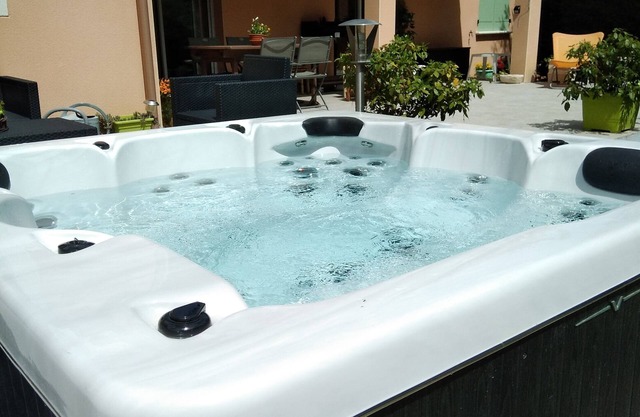 comfortable quiet villa classified 3 * with air-conditioned Jacuzzi 4/5 people