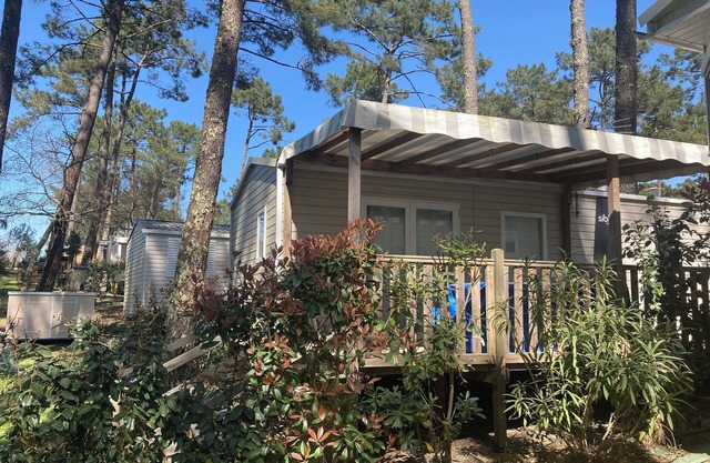 Comfortable MH with forest view, 10-minute drive to sea, small pets welcome.