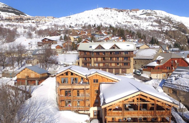 Comfortable 10-person chalet with whirlpool in Huez