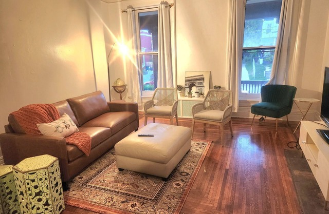 Comfortable 6-bdrm, 2-bath with off street parking, near XU, UC, OTR & Downtown