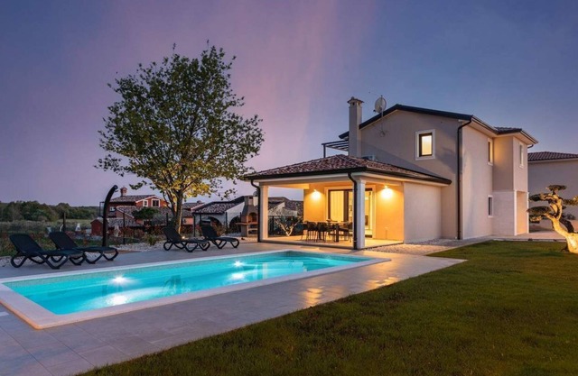 Comfortable and cosy Villa Stefani with pool