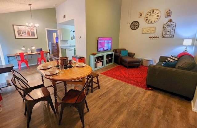 Comfortable and Cozy Family Vacation Home Near SeaWorld/Fiesta TX/Lackland AFB