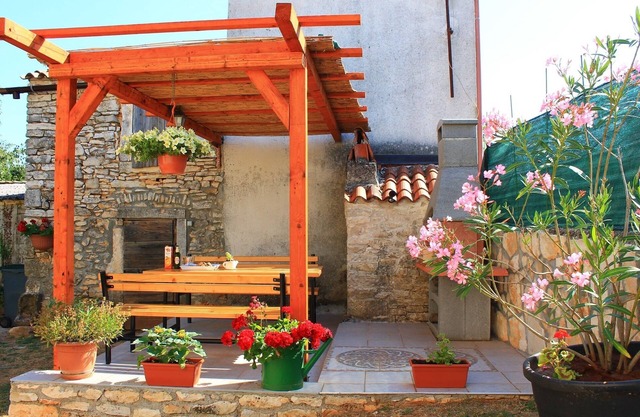 Comfortable apartment for up to 6 people in the typical Istrian village