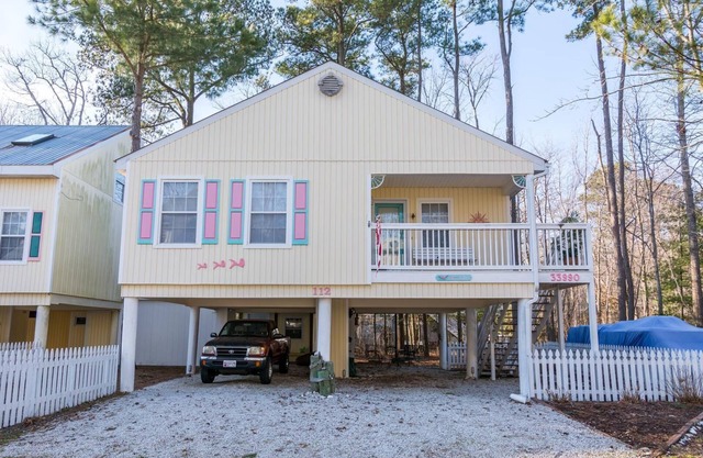Comfortable Beach Cottage, just 1 mile to Bethany Beach! Community Pool, Tennis, Beaches!