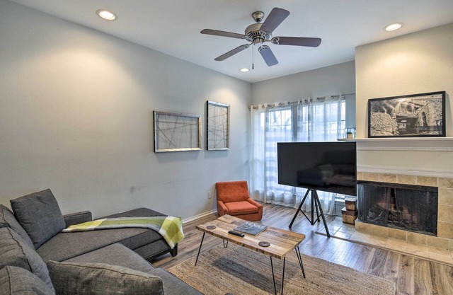 Comfortable Dallas Condo Close to Attractions