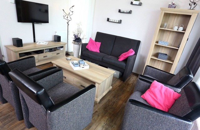 Comfortable detached or semi-detached bungalow for 6 persons