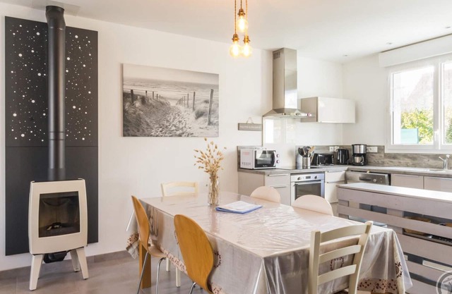 Comfortable house near the beach, pets allowed