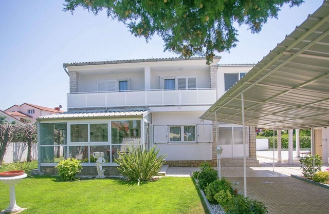 Comfortable holiday house with private pool near the beaches in Poreč