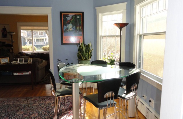 Comfortable home in historic Oak Park- open For Thanksgiving and Christmas!
