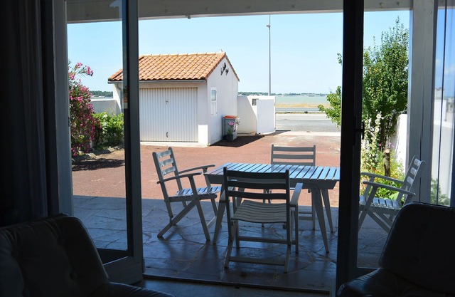 COMFORTABLE HOUSE WITH SEA VIEW on the bay of Rivedoux