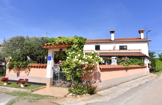 Comfortable house with patio and garden near Umag