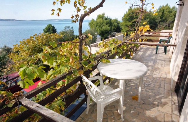 Comfortable and spacious apartment with balcony and sea view Sveti Petar, Biograd (A-358-b)