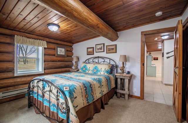 Comfortable Hunting Lodge near Medora, ND Sleeps 6 to 8