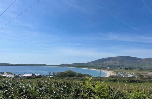 Comfortable, peaceful house with garden near Ventry beach, 5 miles to Dingle