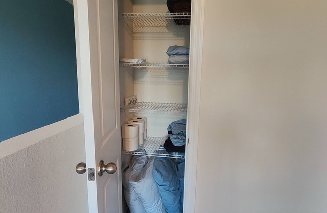 Comfortable room, shared house close to everything!