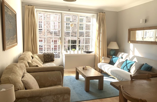 Comfortable Royal Mile apartment