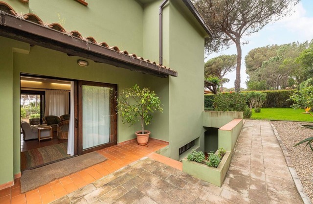 Comfortable villa 100 meters from the sea. P1792