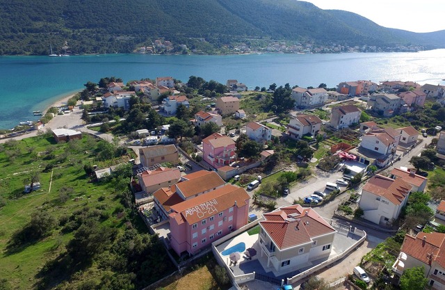 Comfortable Villa Kami