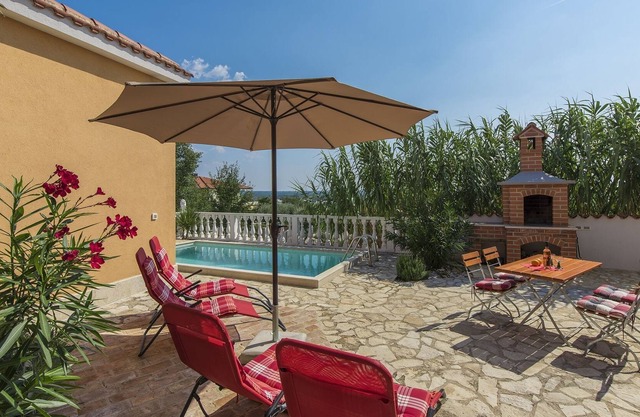 Comfortably and lovingly furnished villa with pool for a relaxing family holiday