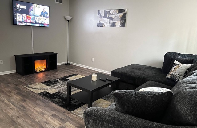 Comfy 3-bedroom townhome near Fort Jackson & USC.