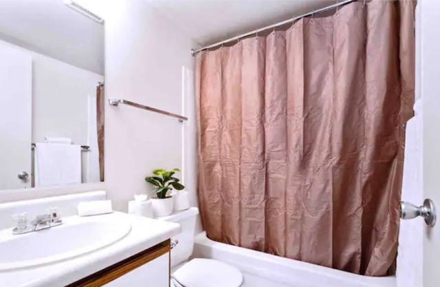 Comfy and Stylish Stay Near UofM North Campus