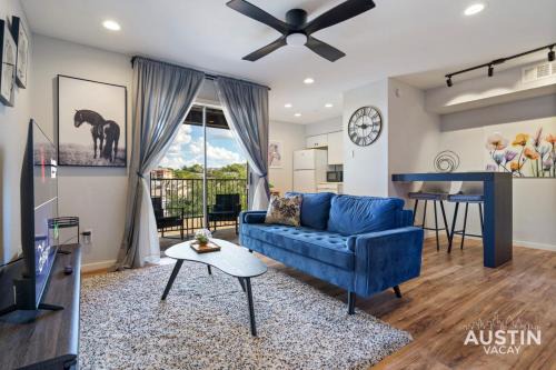 Comfy ATX Apt plus Balcony and Smart TV and Free Parking