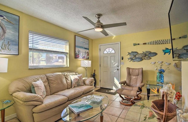 Comfy Dunedin Escape 1 Block to Main Street!