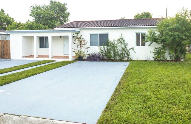 COMFY HOME in suburban neighborhood off US-41 (Calle Ocho)
