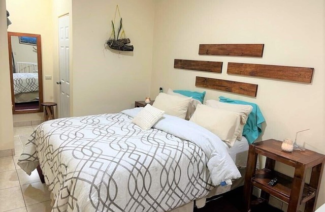 Comfy. Internet, Netflix,washer and Dryer,full Kitchen