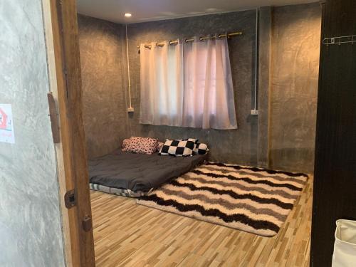 Comfy room in Wat Baan Fhon