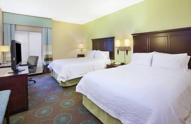 Comfy & Spacious Suite & Free Hot Breakfast – Ideal for Families
