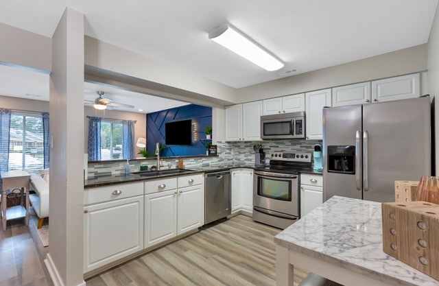 Comfy stylish townhome