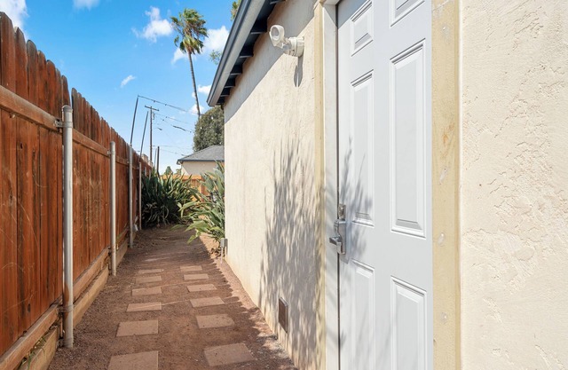 Comfy Sundance Casa AC Grill Yard Spa