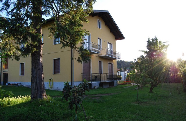 COMO LAKE - SUNRISE - ECO FLAT IN A VILLA