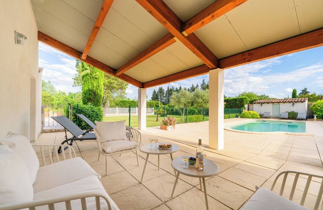 Completely renovated villa with 8P pool between Isle sur Sorgue & Avignon