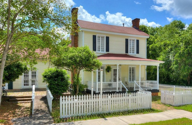 Completely renovated - Old World Charm @ the Little Yellow House on York