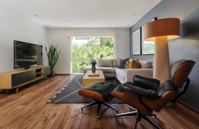 Condesa Hideaway: 3 BR Apartment with Urban Flair