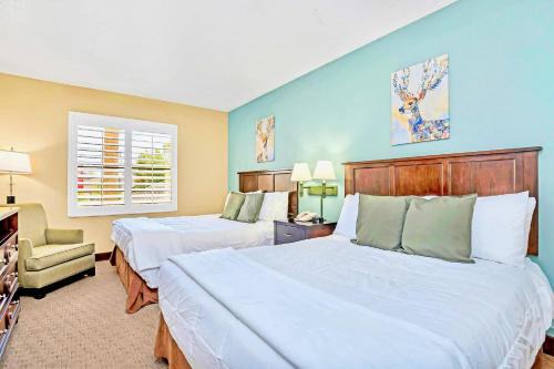 Condo Close to Universal Studios with Pool & Hot Tub