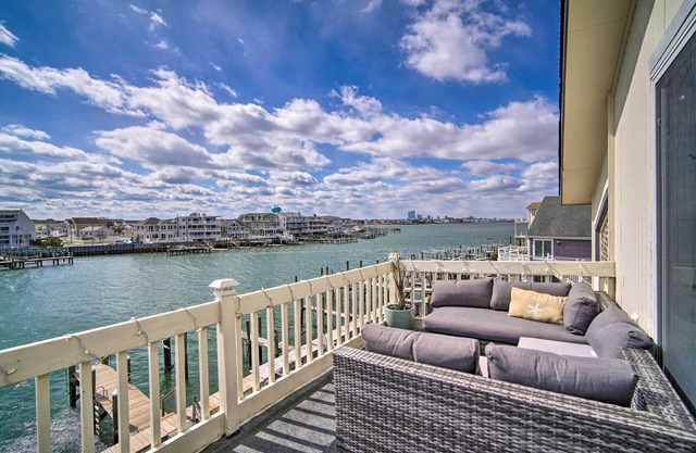 Condo w/Bay Views ~ 5 Mi to Atlantic City!